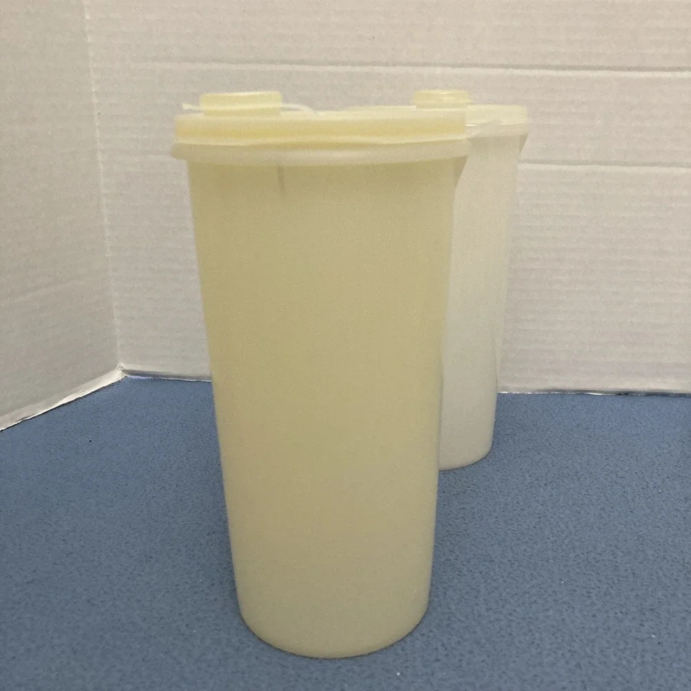 Tupperware Juice Container (Handdlier) 261-10 w/Flip Pour Lid (563-5) - Set of 2
